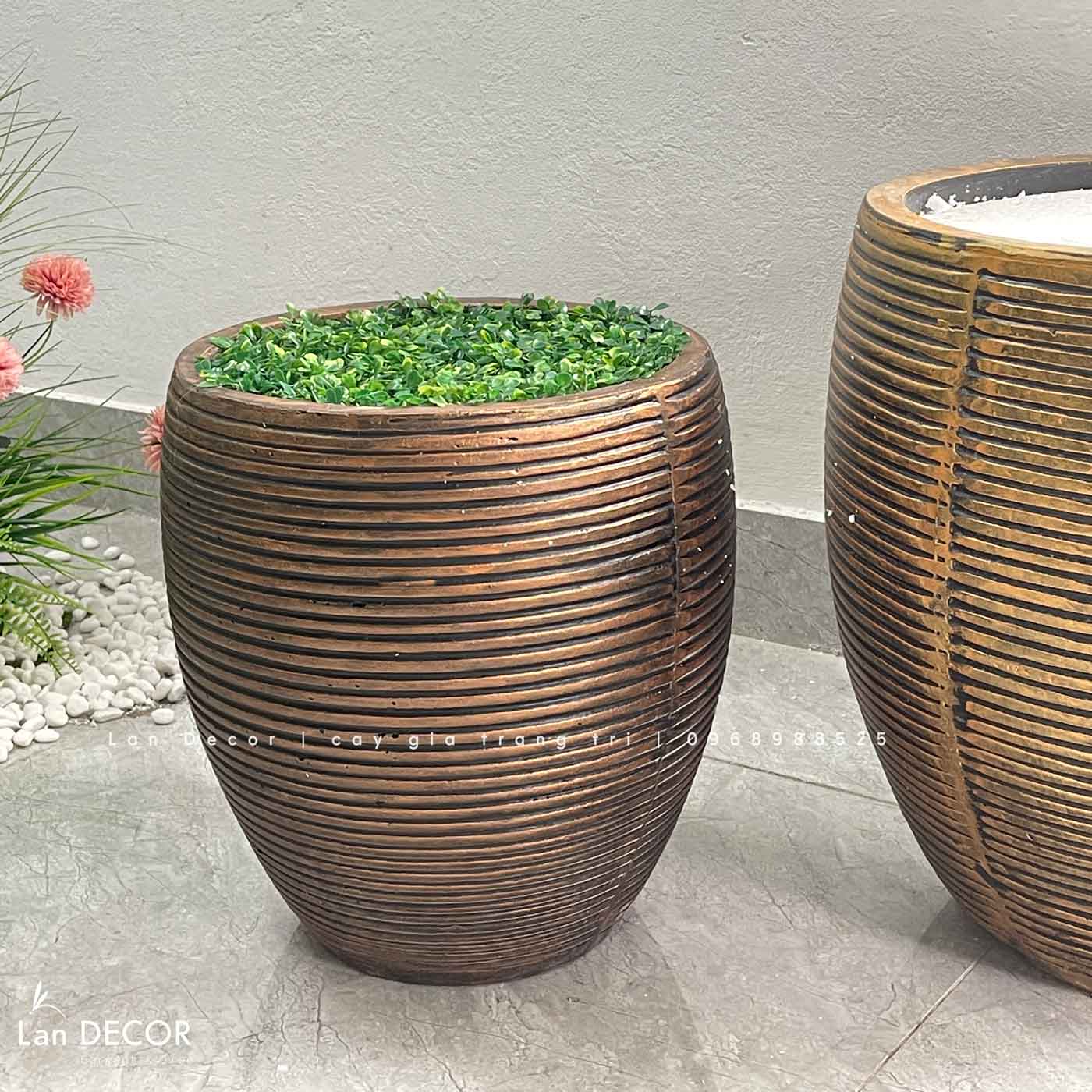 Chậu xi măng trứng vân màu đồng- CXM035