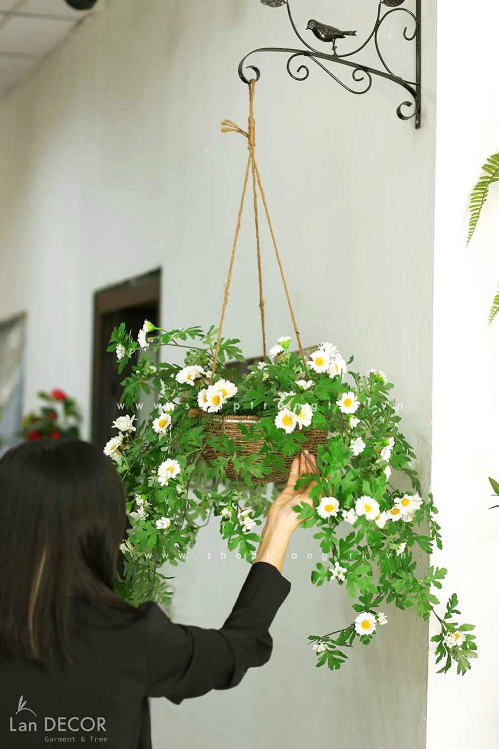 Giỏ hoa Dã Quỳ treo tường trang trí LanDecor (50cm) - CC413-vàng/trắng