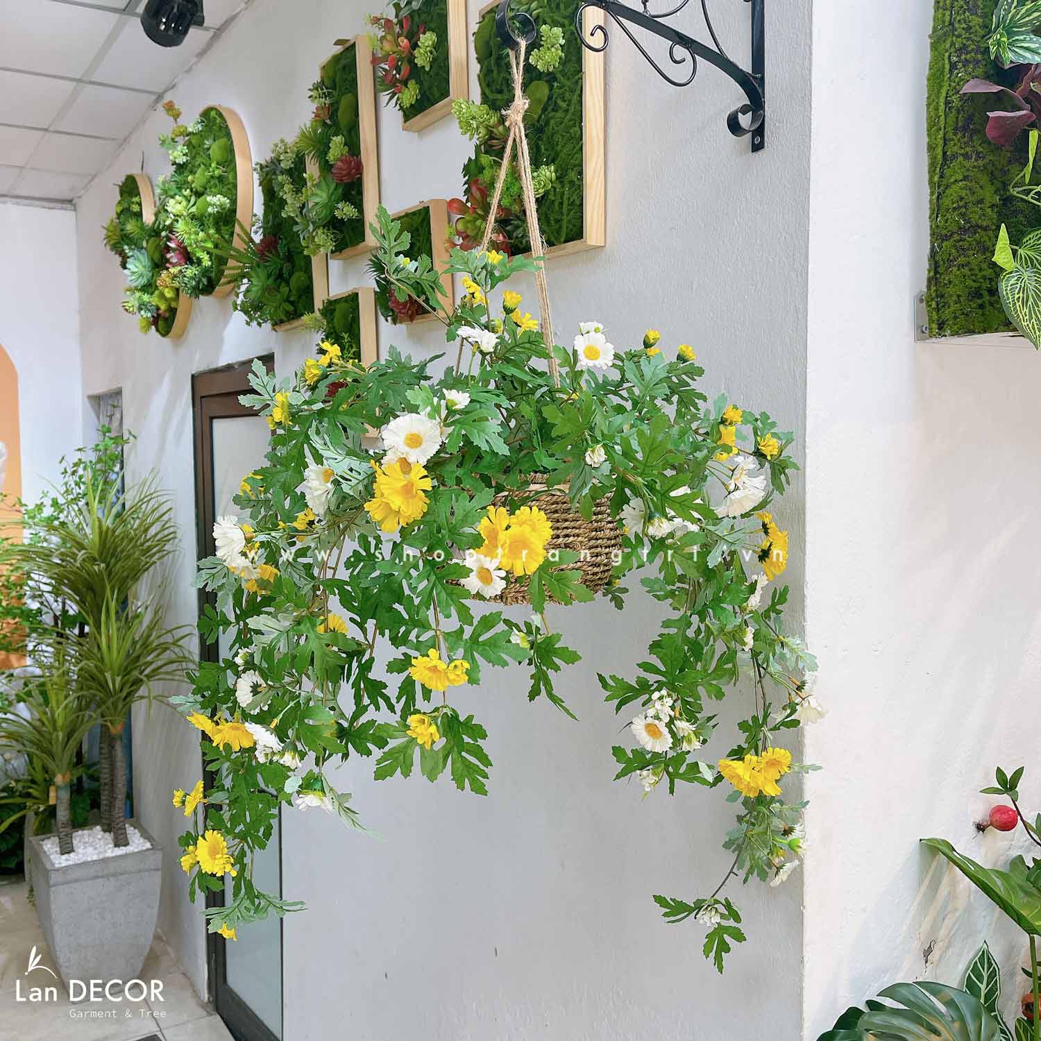 Giỏ hoa Dã Quỳ treo tường mix trang trí LanDecor (50cm) - CC413 mix