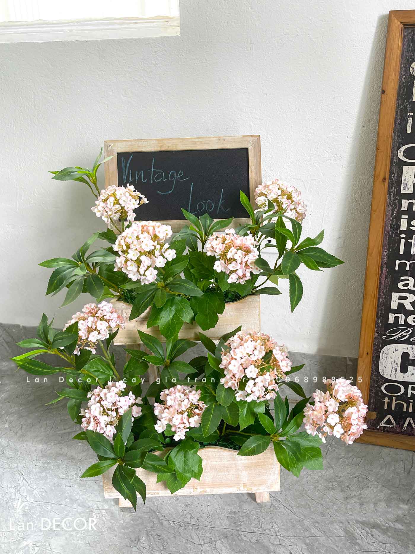 Kệ gỗ trang trí cửa hàng (65x28cm)- KG056