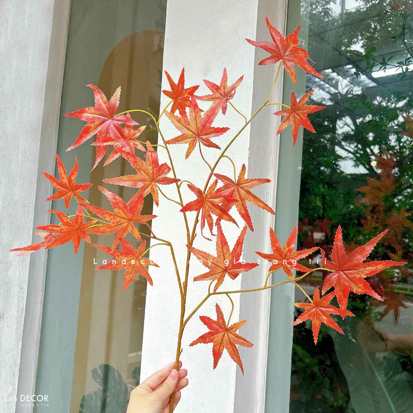 CÀNH LÁ PHONG GIẢ- LÁ PHONG TRANG TRÍ TẠO KHÔNG GIAN THƠ MỘNG, LOẠI ĐẸP CAO CẤP LAN DECOR  (70cm) - HC424