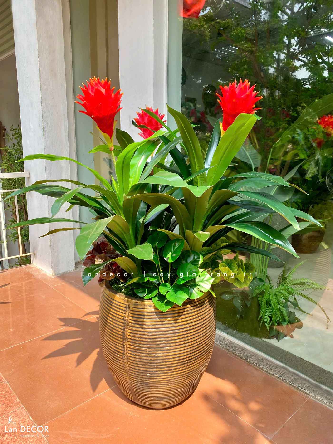 Cây Giả Decor- Cây Phát Lộc Hoa Đỏ Trang Trí Không Gian Sống Động (cao 120cm, tán 65cm)- CC1132