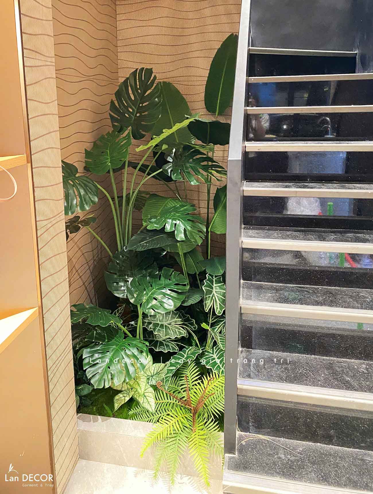 Tiểu Cảnh Quán Cafe- Mẫu Tiểu Cảnh Cây Giả Thiết Kế Quán Cafe Xanh Độc Đáo