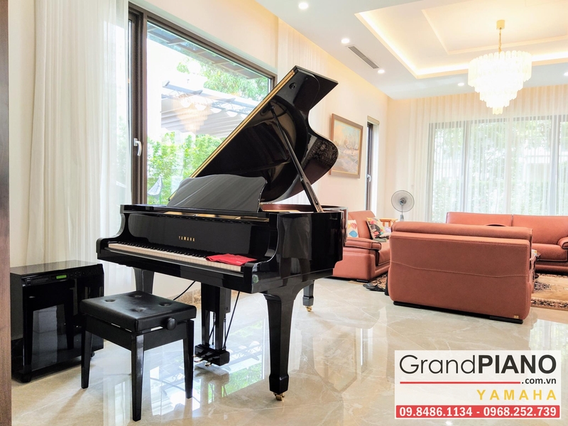 grandpiano-yamaha-g5b-da-co-mat-tai-nha-khach-hang