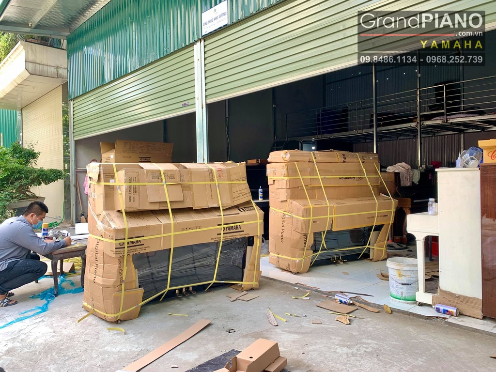 mot-buoi-chieu-chuan-bi-va-van-chuyen-piano-co-tu-kho-van-phuc-ha-dong-di-tinh