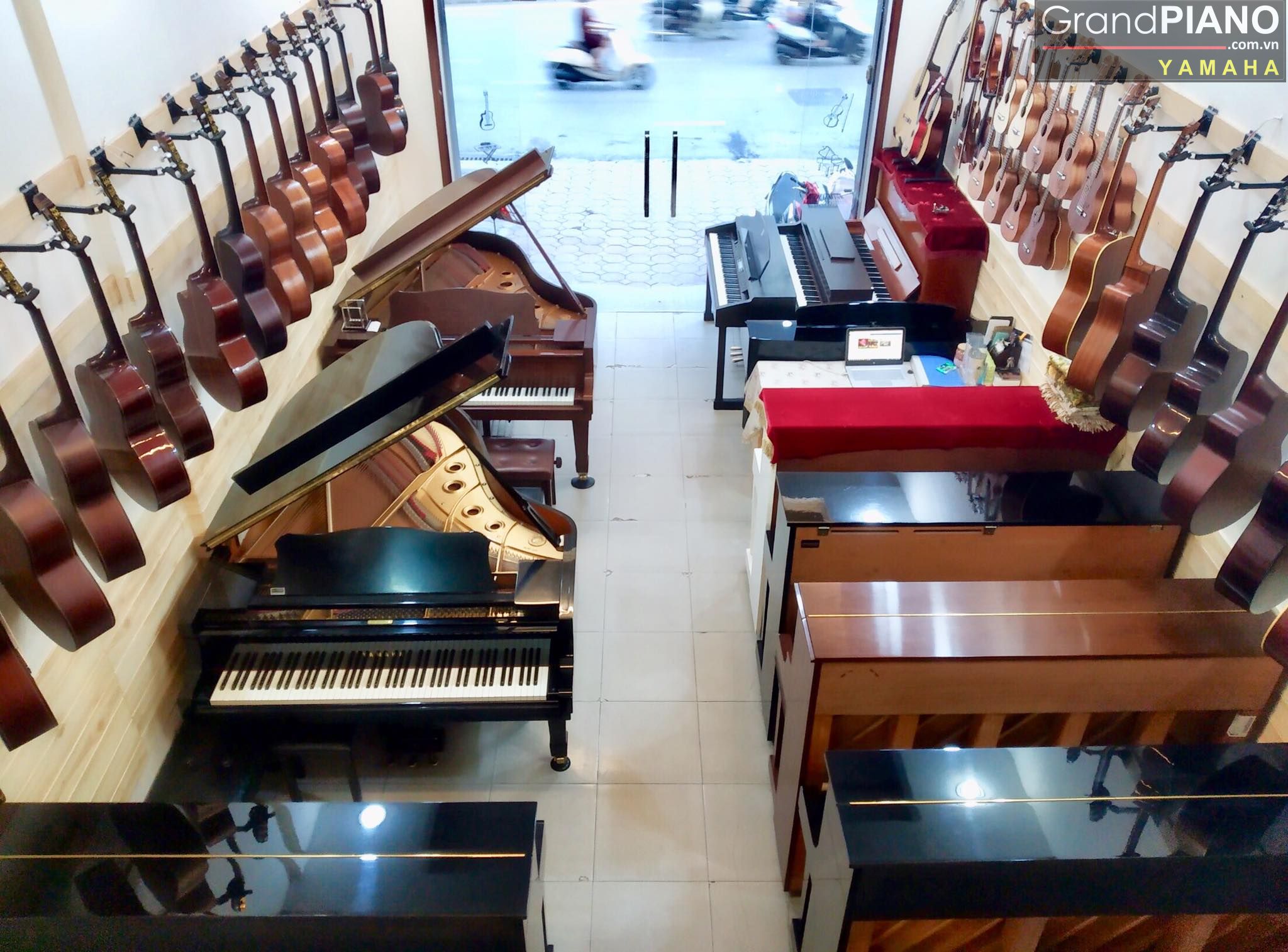 nen-chon-dan-piano-dien-hay-piano-co-cho-be