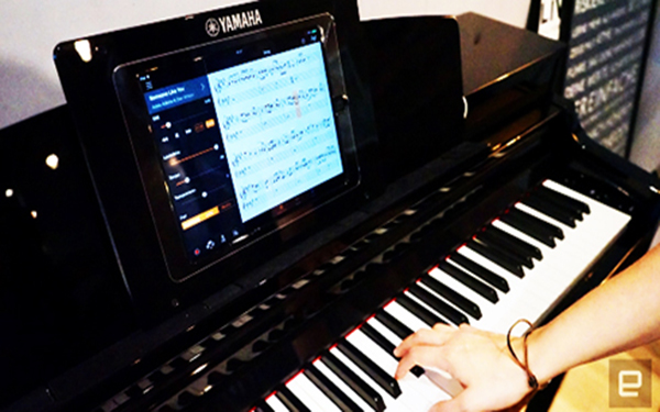 yamaha-ra-mat-dan-piano-thong-minh-tu-day-ban-choi-dan