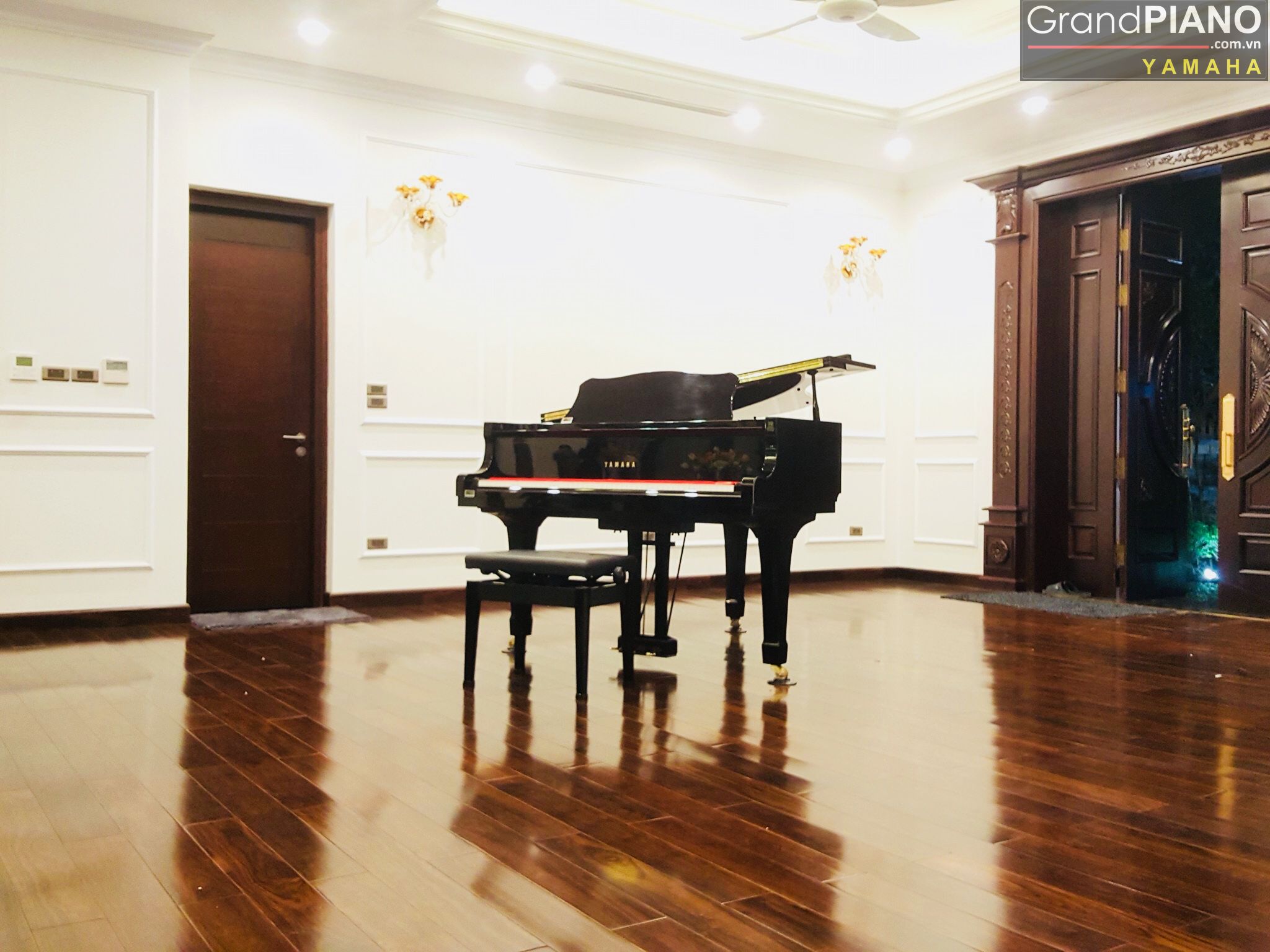 su-ket-hop-ve-kieu-dang-de-tao-hinh-dan-piano-dung-va-lon