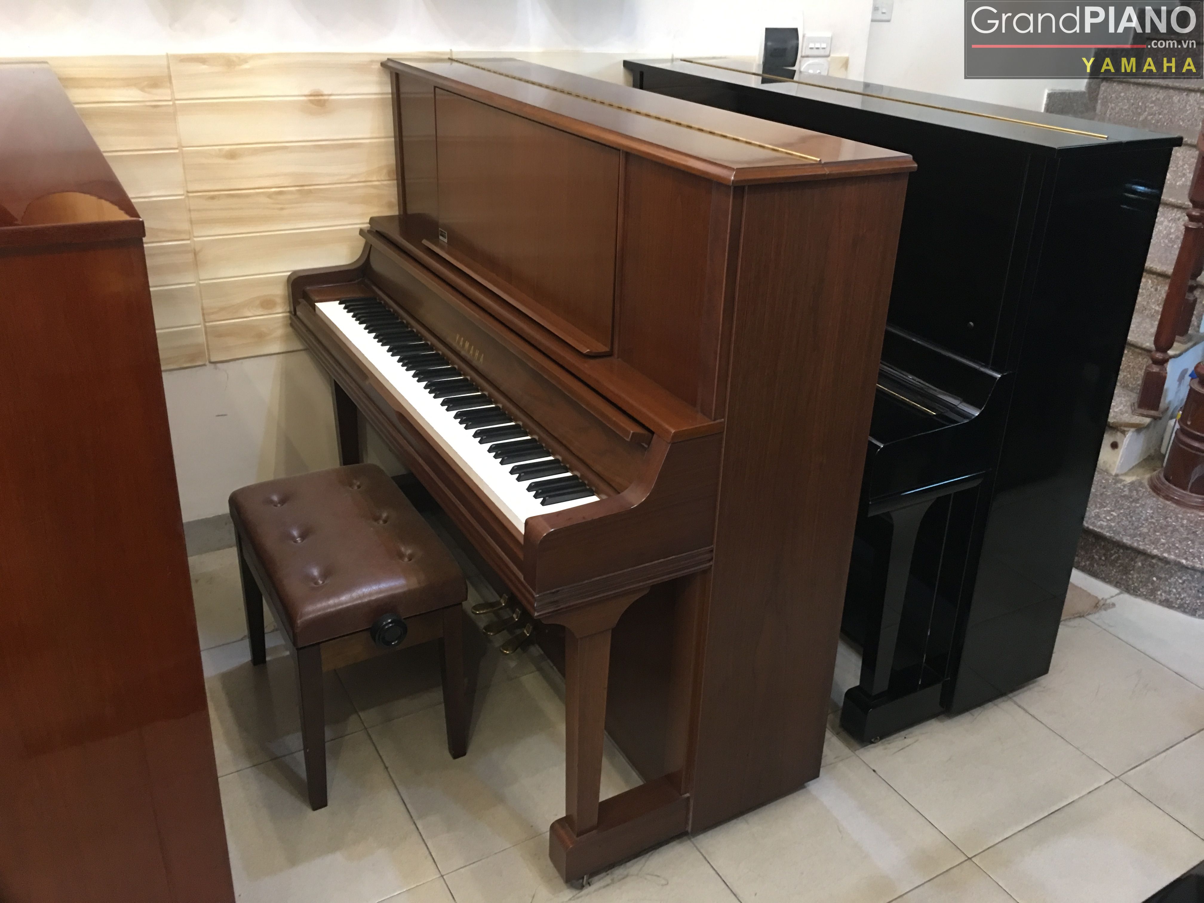 dan-piano-yamaha-yu5wn-grand-piano-phu-hop-voi-khong-gian-phong-rong-phong-khach