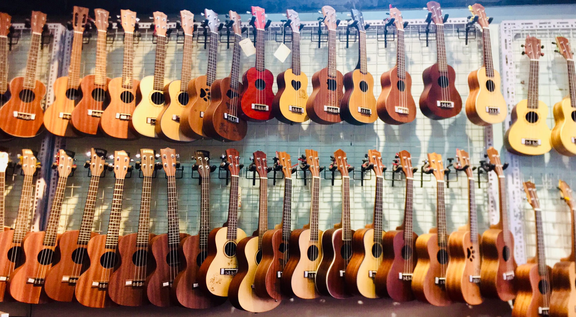 choi-nhac-cu-rat-don-gian-voi-cay-dan-ukulele