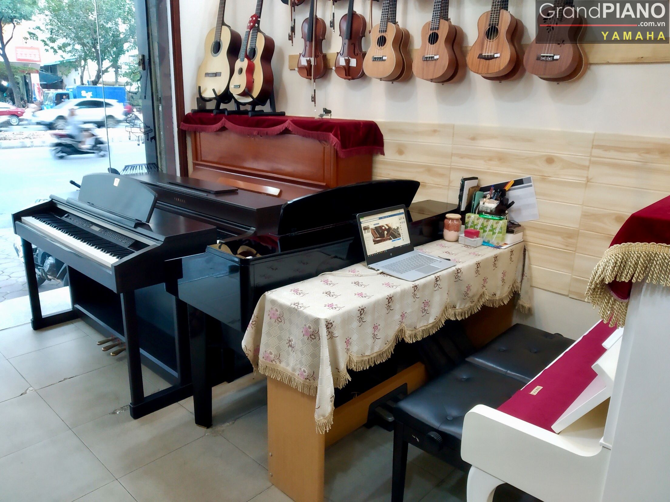 dan-piano-dien-cu-thuong-hieu-nao-tot