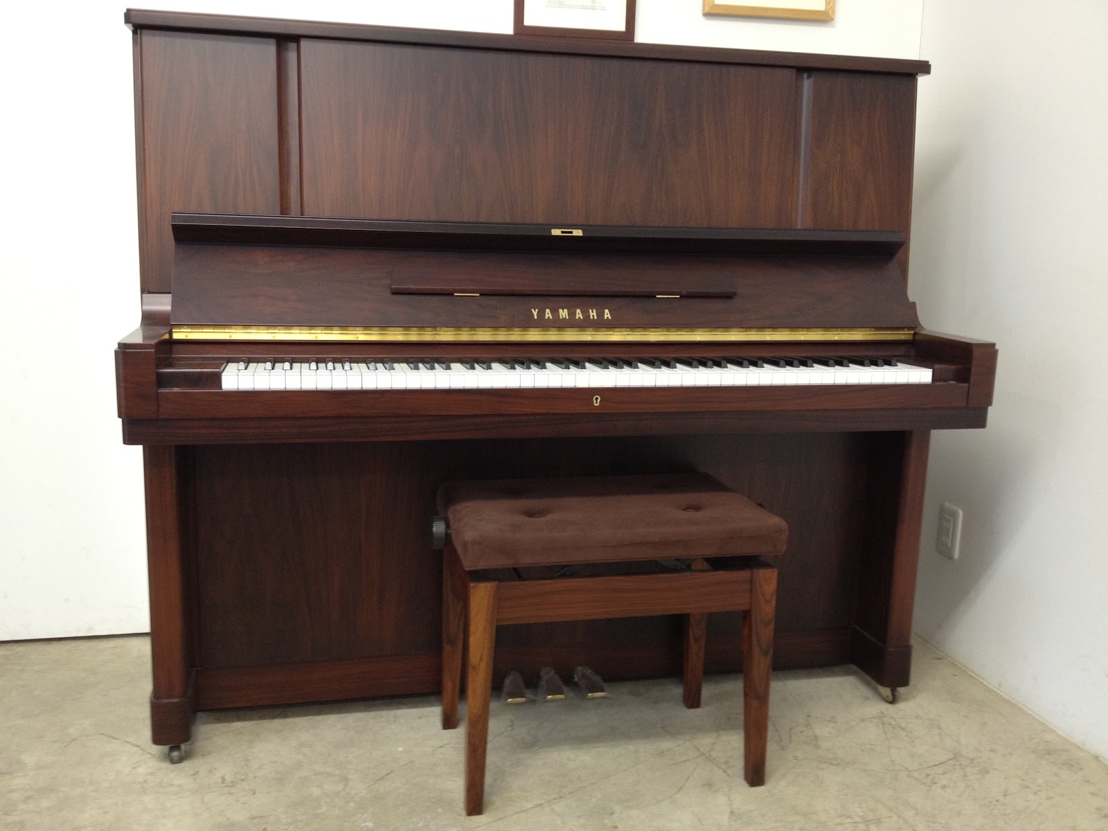 dan-piano-yamaha-w107br