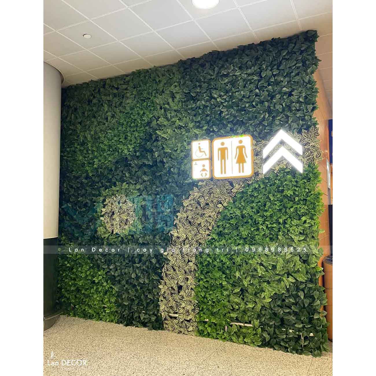 Bảo Trì Mỗi Tháng Hay Chỉ Cần Thi Công Một Lần? Chủ Đầu Tư Cần Chọn Tường Cây Giả.