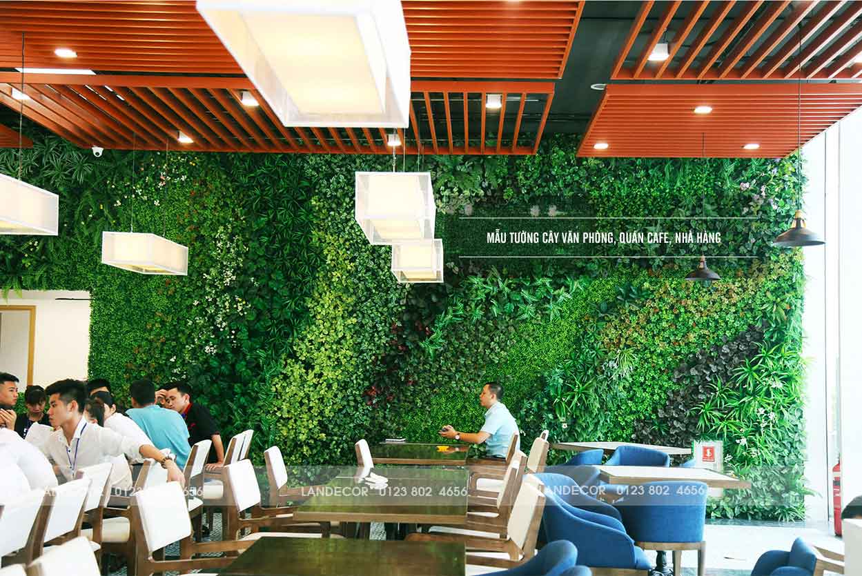 Không gian chuẩn resort ngay trong thành phố – Bí quyết từ tường cây giả