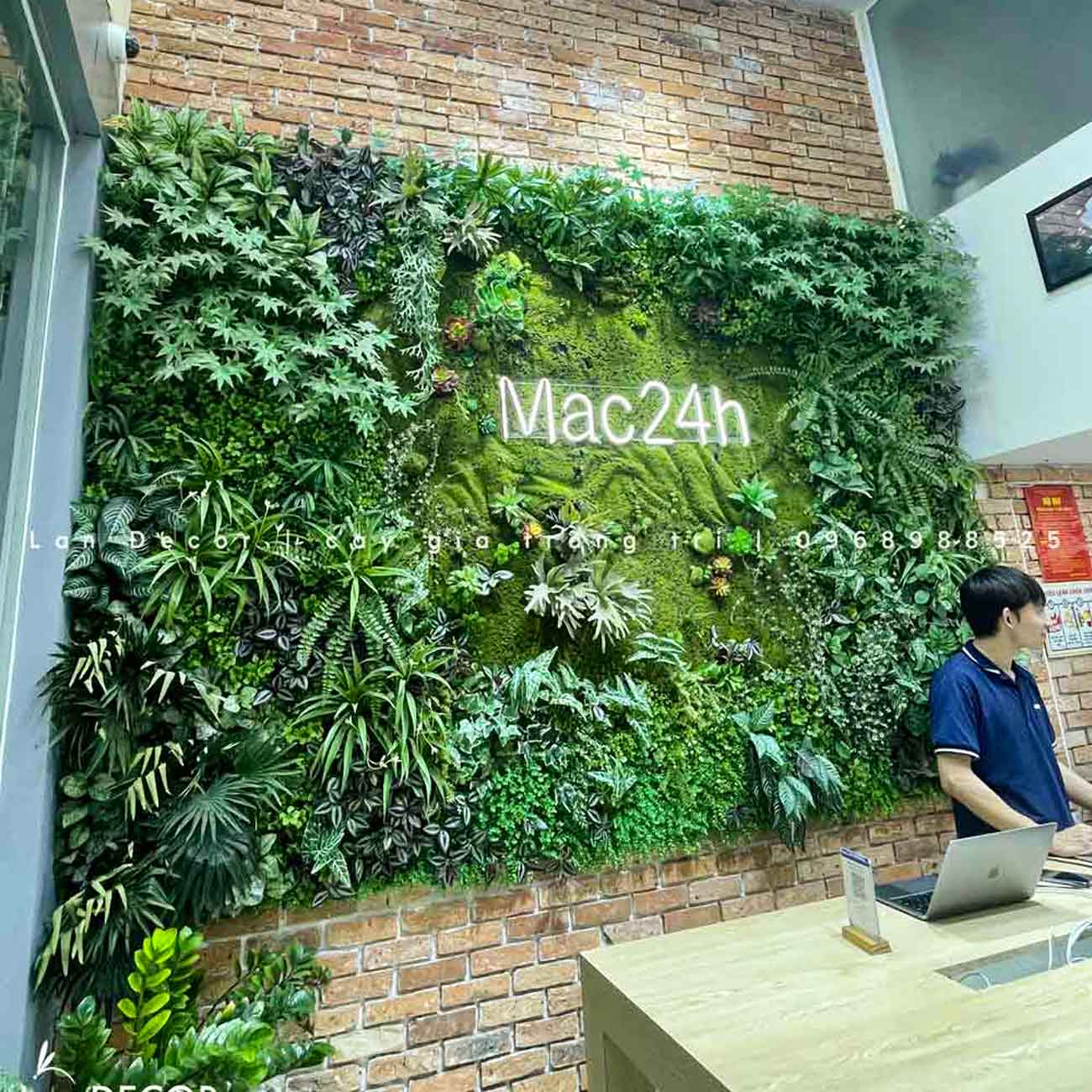Vẻ đẹp thời thượng qua những biến tấu đặc sắc về tường cây giả phong cách nhiệt đới