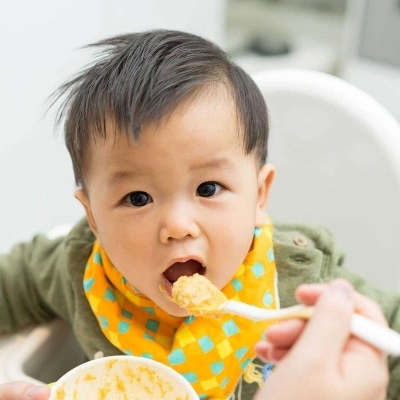 Kết cấu của các món ăn dặm thay đổi thế nào từ 6 đến 12 tháng tuổi?