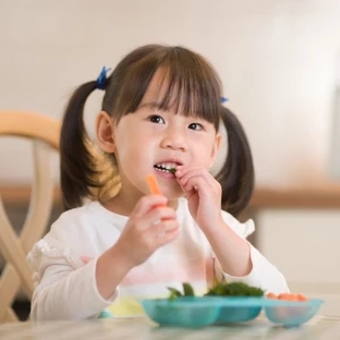 Nên ưu tiên dầu thực vật hay mỡ động vật cho bé dưới 3 tuổi?