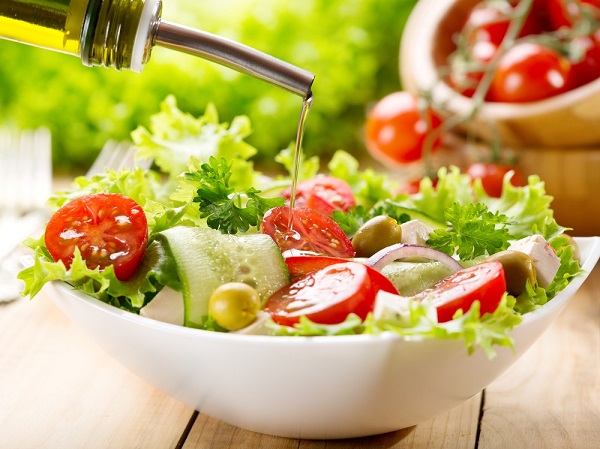 6 Loại dầu trộn salad tốt nhất rất ít người biết