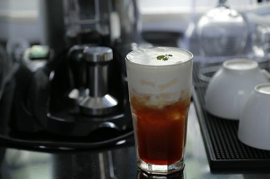 CÁCH PHA CHẾ TRÀ ĐEN MACCHIATO