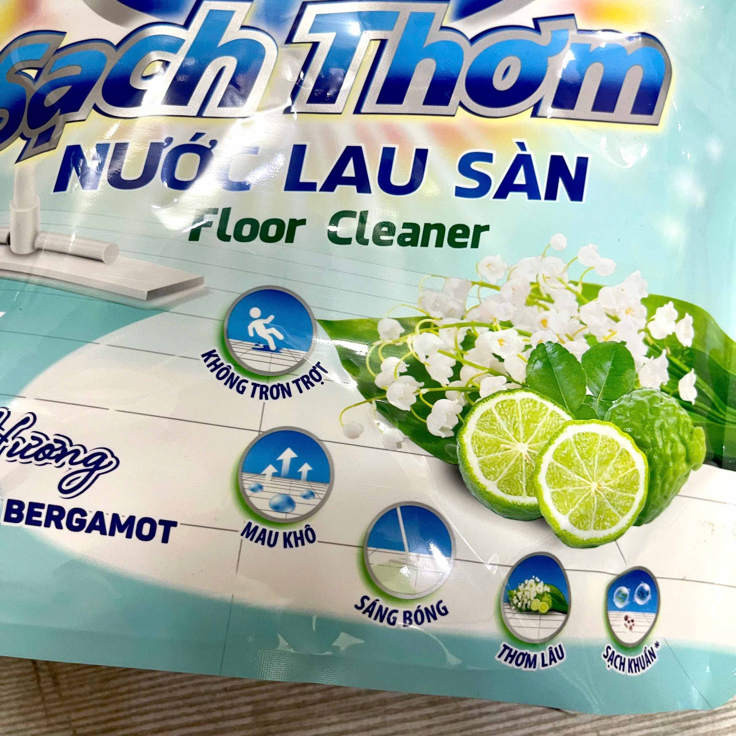 Nước Lau Sàn Lix Sạch Thơm Hương Linh Lan & Cam Bergamot, đuổi côn trùng