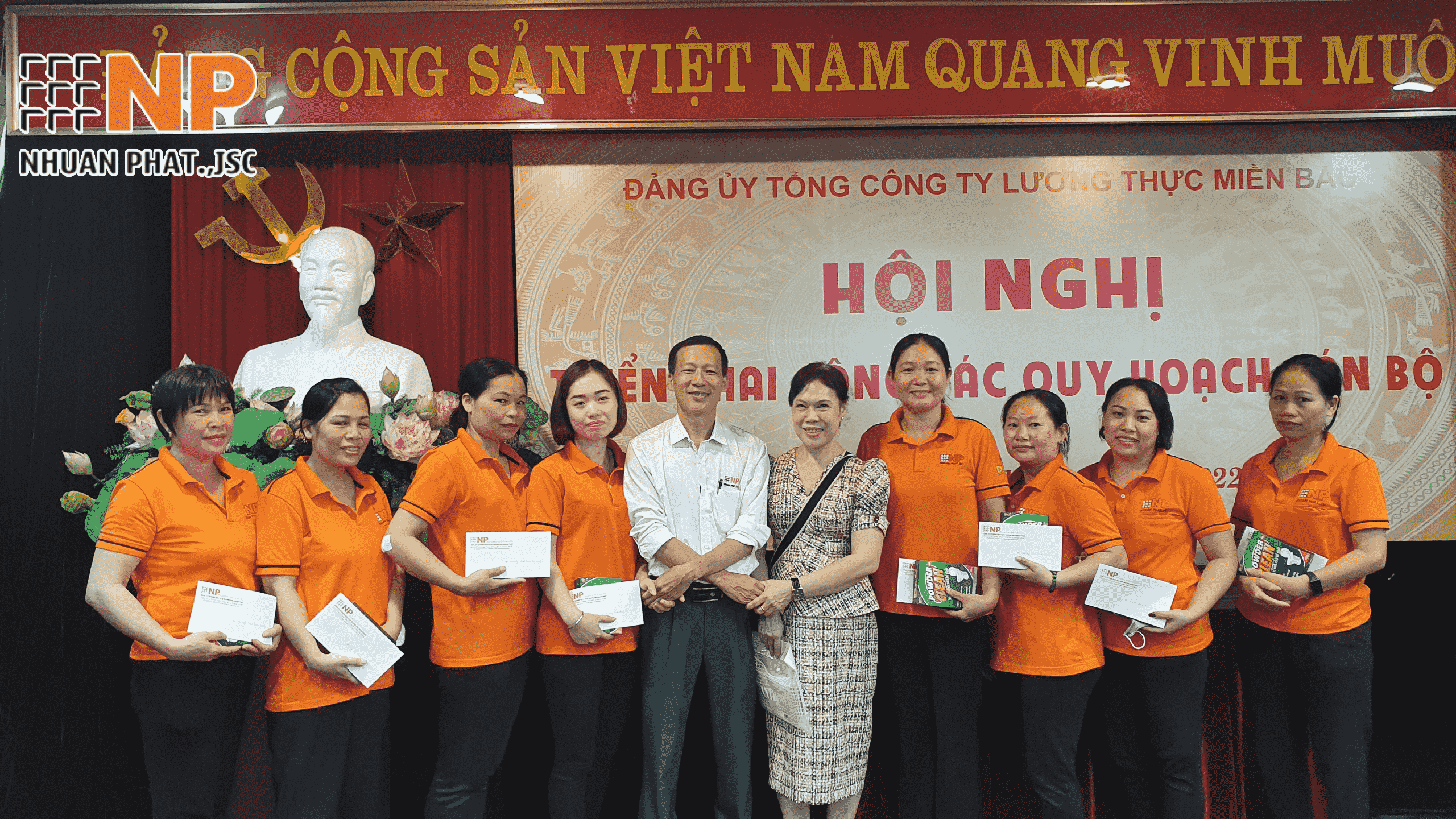  Dịch vụ vệ sinh văn phòng chuyên nghiệp tại các quận huyện Hà Nội