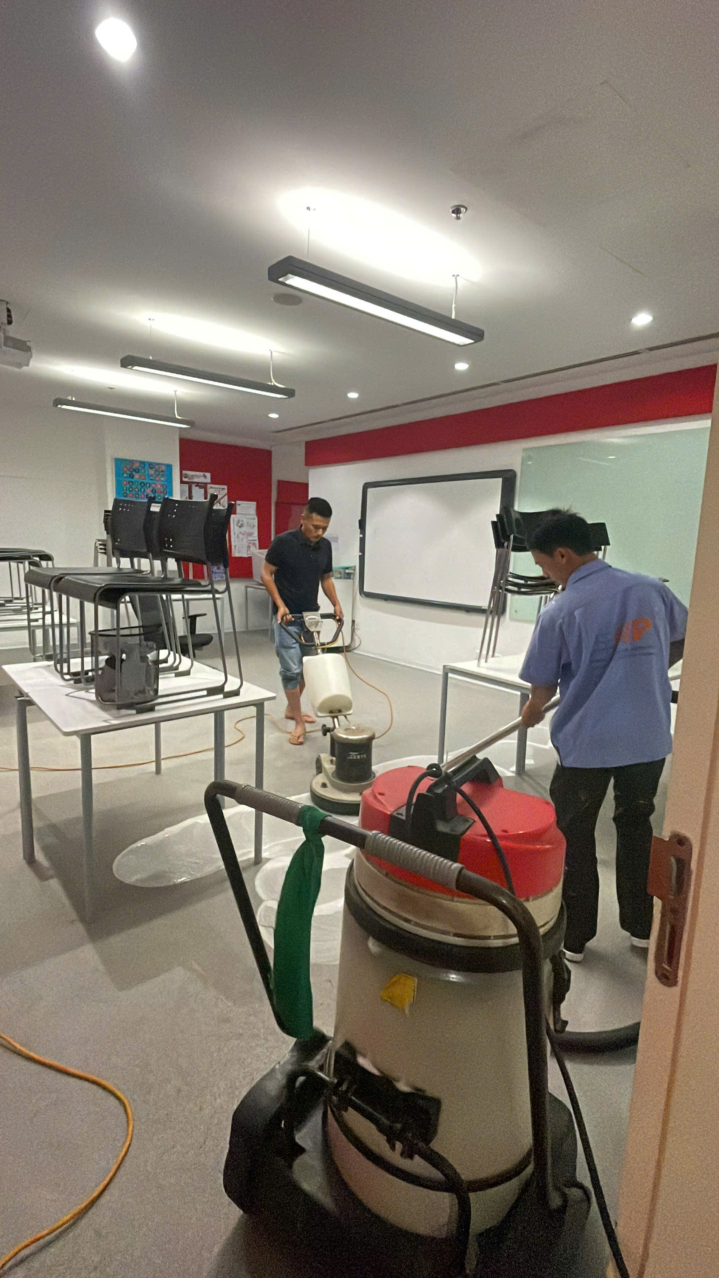 Dịch Vụ Giặt Thảm Văn Phòng Chuyên Nghiệp – Làm Sạch Toàn Diện, Không Gian Tươi Mới