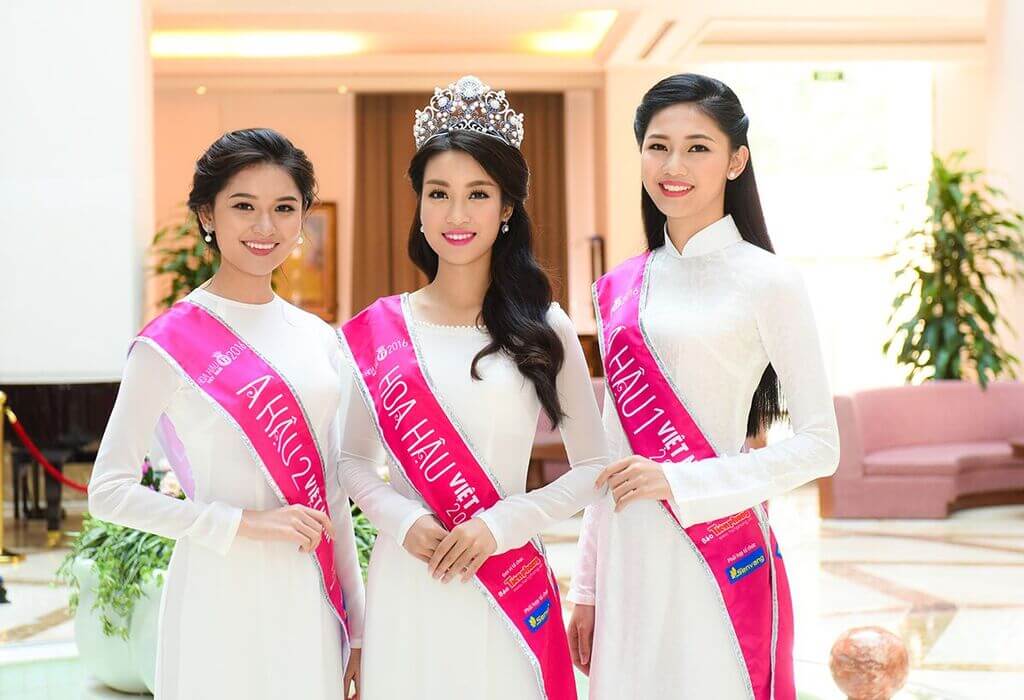 Phương Lê đăng quang Mrs World Peace sau khi tuyên bố bỏ thi