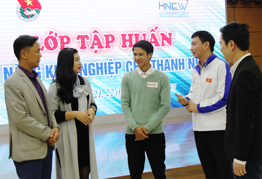 Học sinh, sinh viên chất vấn Bộ Giáo dục nhiều vấn đề nóng