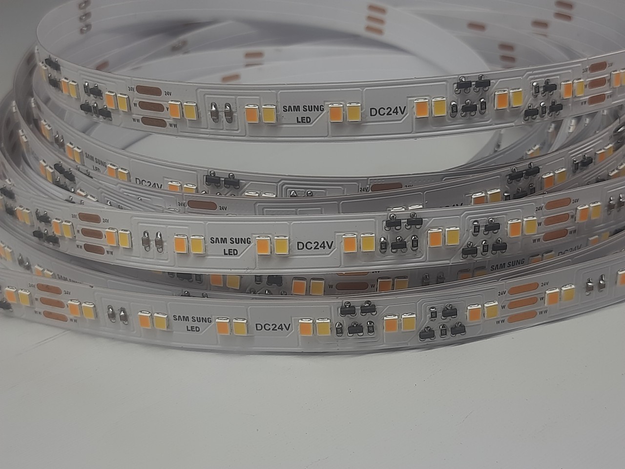 Led dây 120 led/m 2 màu trắng - vàng 24V có chất lượng cao