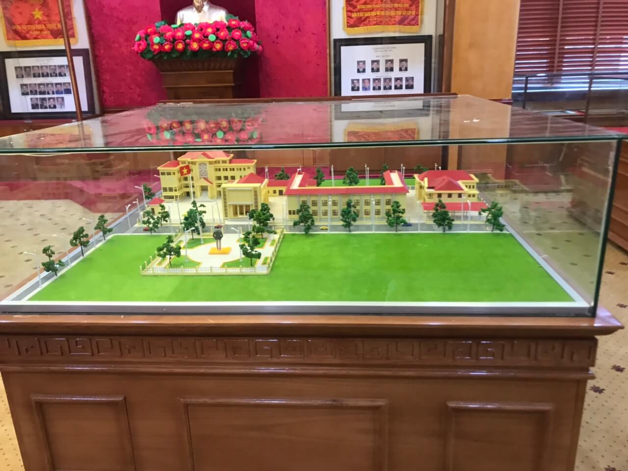 mo-hinh-truong-hoc-chinh-tri