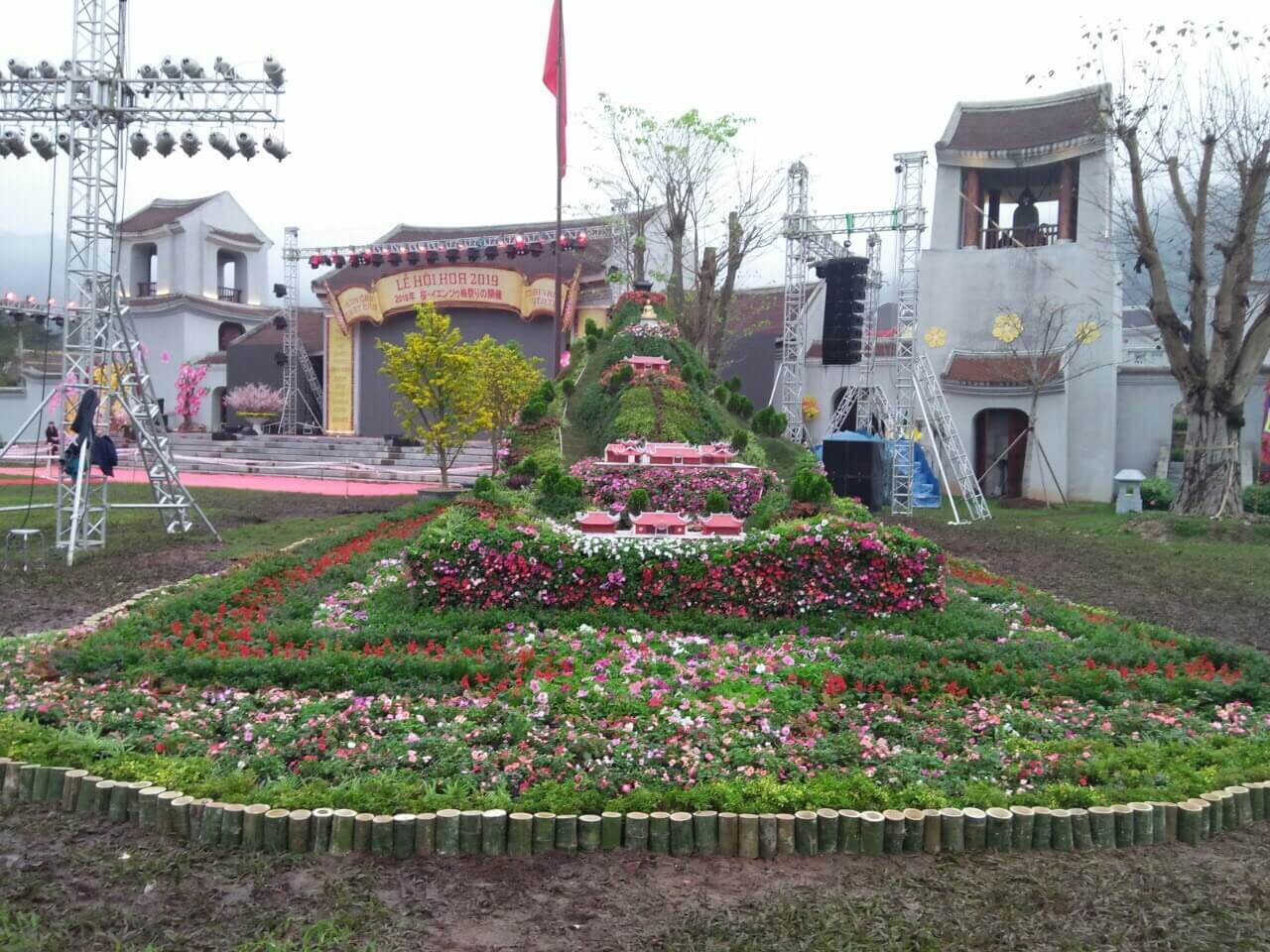 Mô hình chùa và tượng cho dự án hoa lập thể núi Yên Tử