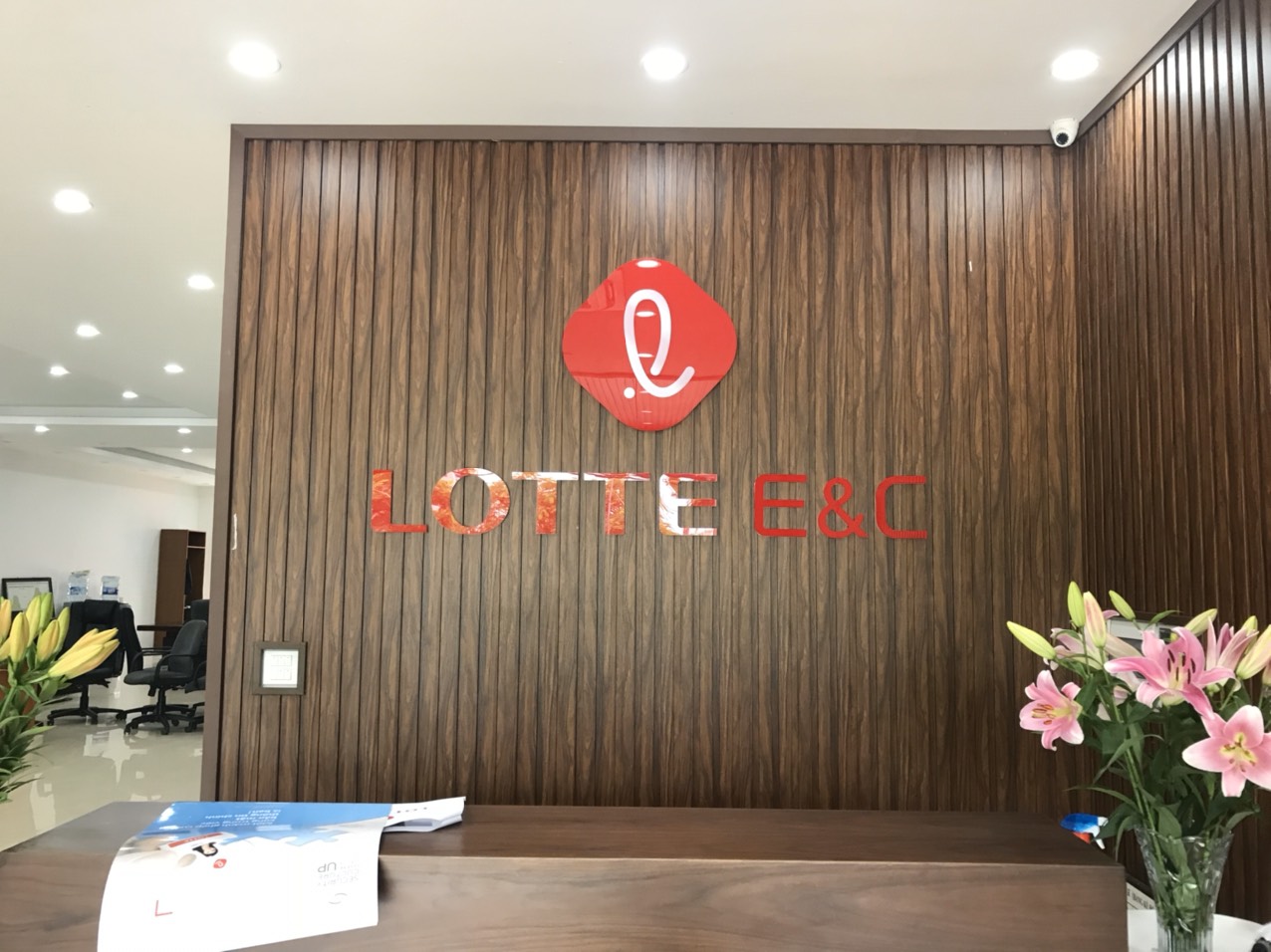 Thi Công bộ chữ tại các Showroom VP và TTM