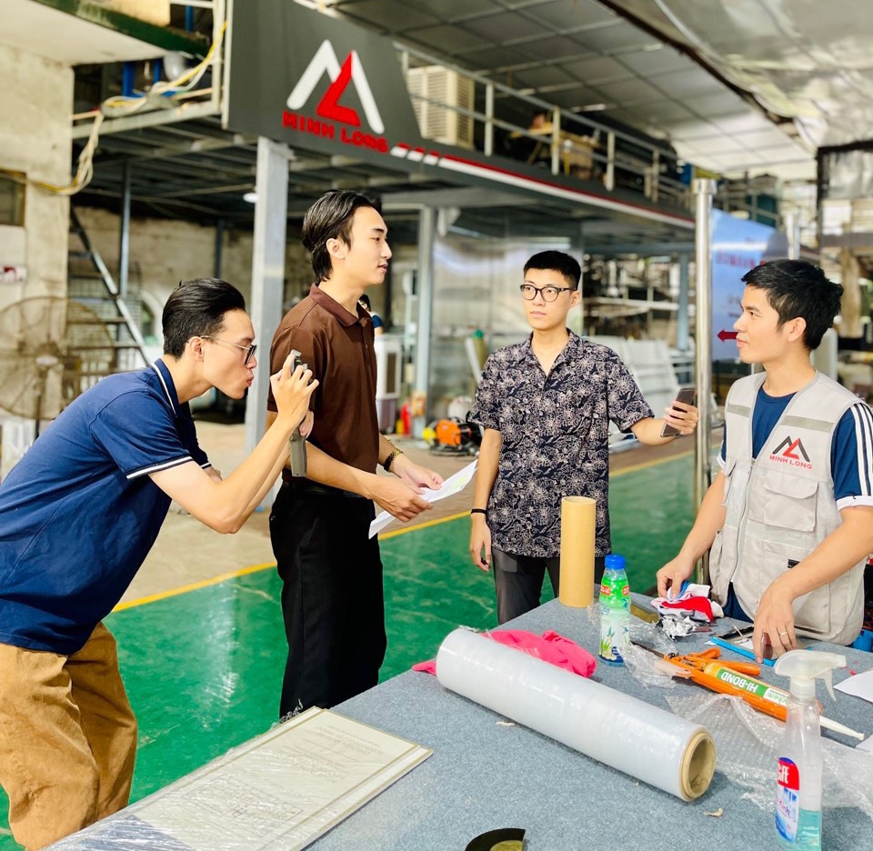 Xưởng Minh Long cơ sở Hà Nội đón tiếp sinh viên Đại Học Báo Chí và Tuyên Truyền tham gia thăm quan và phỏng vấn