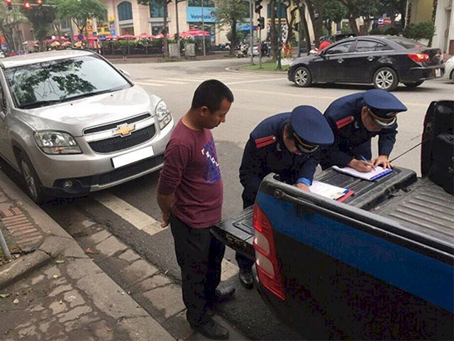Luật Giao Thông  Các mức phạt dừng xe, đỗ xe ô tô sai quy định