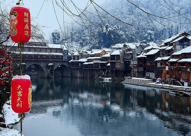 Phượng Hoàng Cổ Trấn