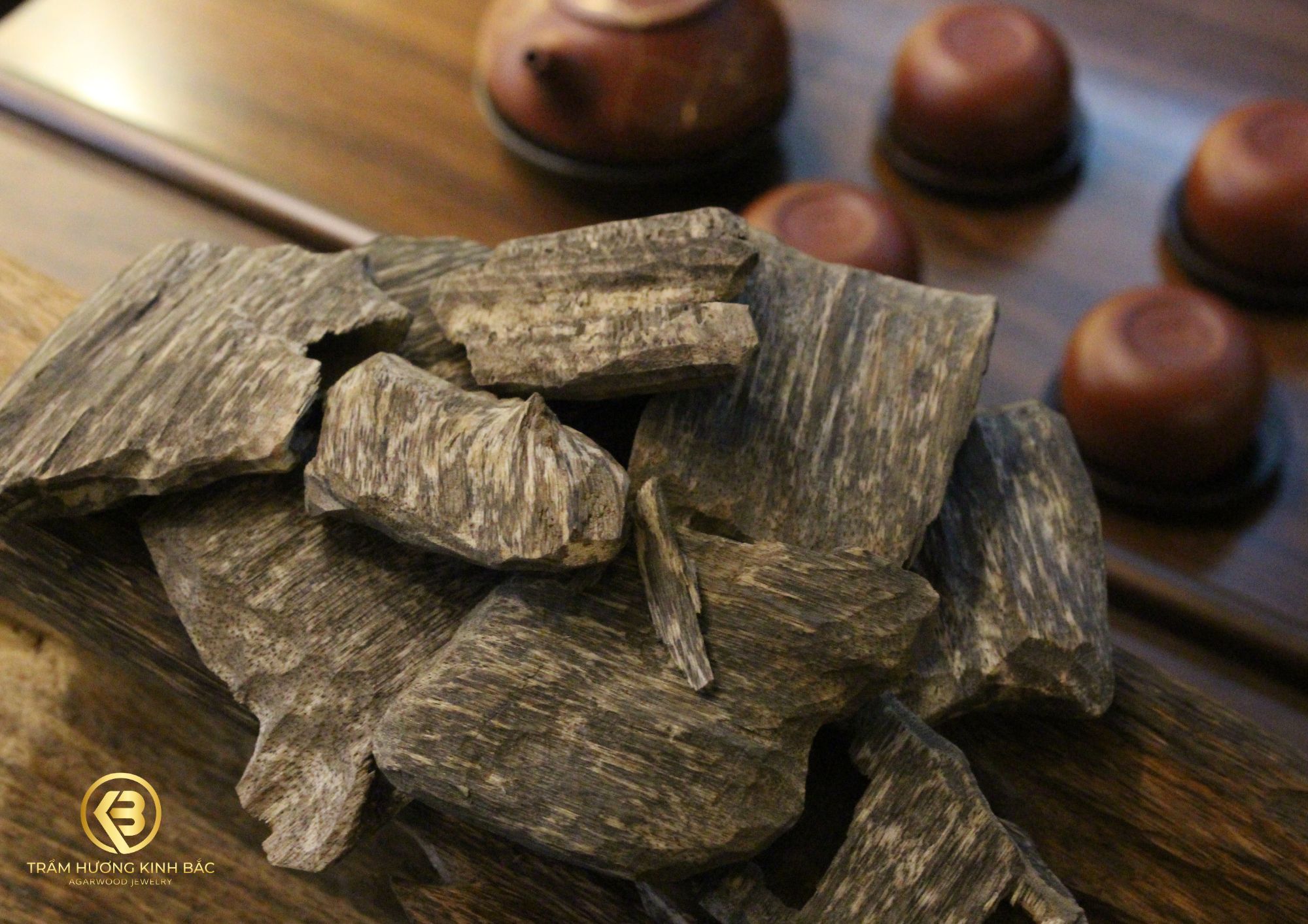 how-to-burn-agarwood-chips-oud-correctly-a-beginner-s-guide