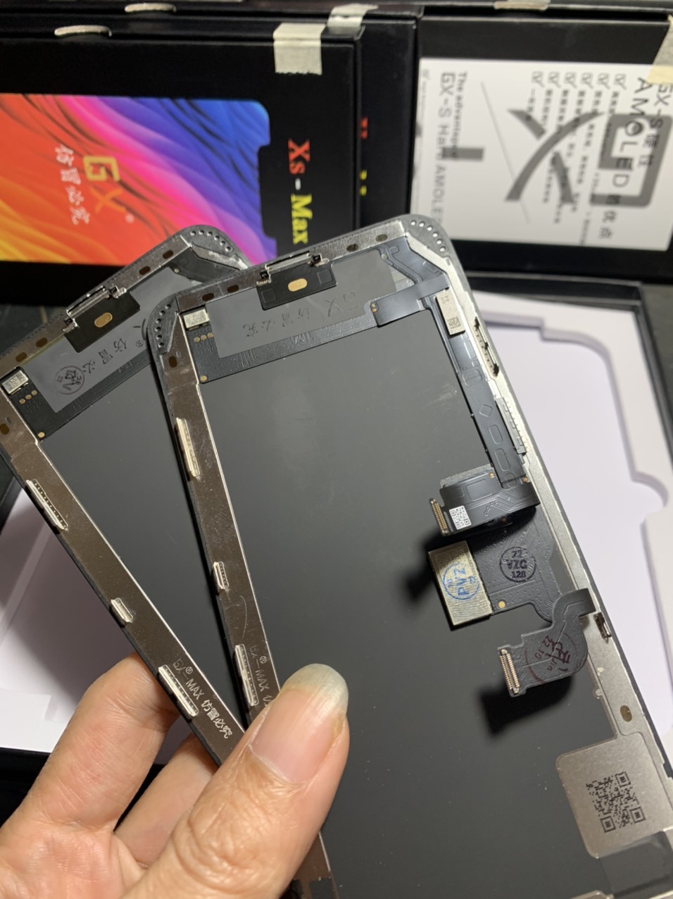 Mời tải về hình nền iPhone X mới rất đẹp và sống động - Fptshop.com.vn