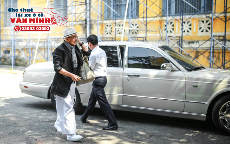 Lái xe cho giới siêu giàu, siêu sang, nghệ sĩ