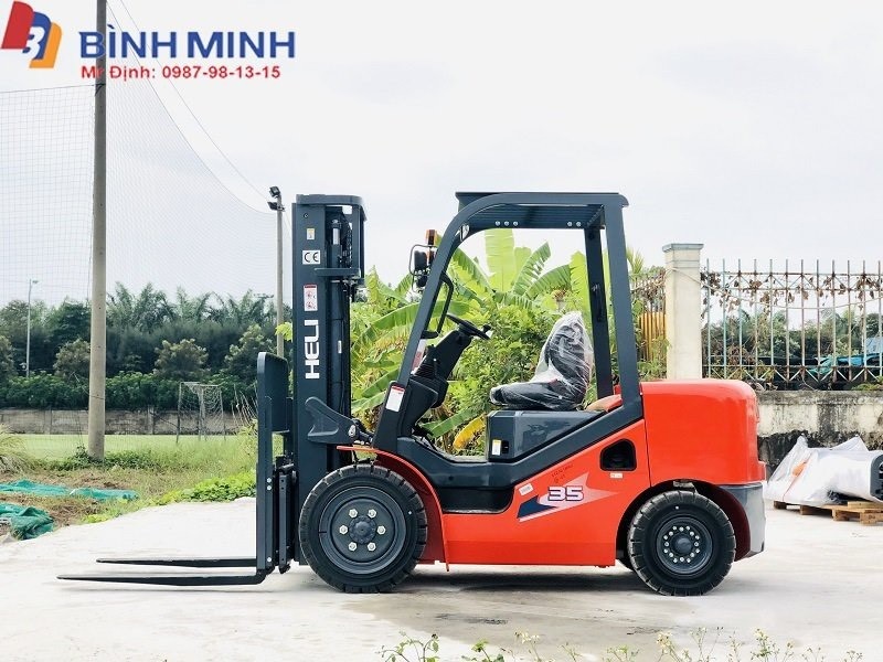 Xe nâng 3.5 tấn H3 series máy Isuzu 4JG2 Nhật Bản tại kho Bình Minh Hà Nội