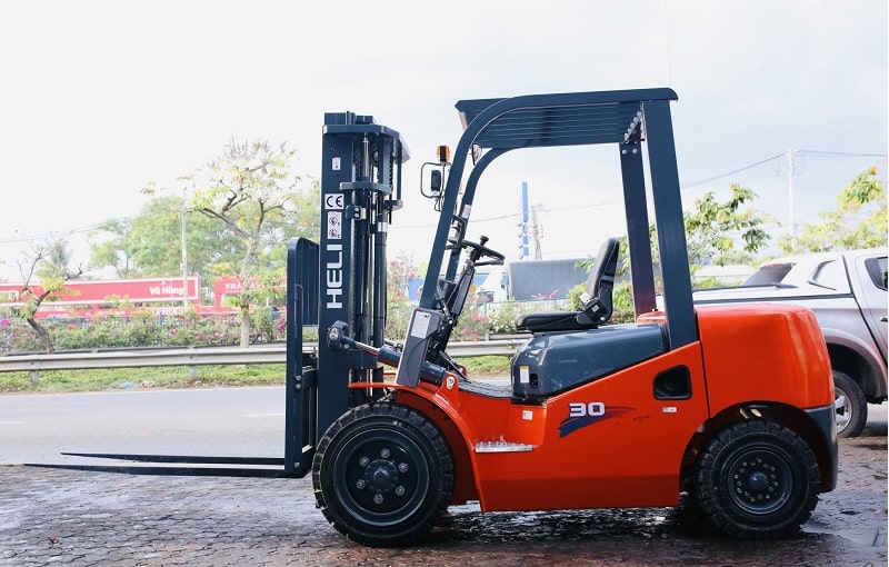 Xe nâng dầu diesel 3 tấn dòng K2 series CPCD30-Q22K2 tại kho Miền Nam ở Bình Dương