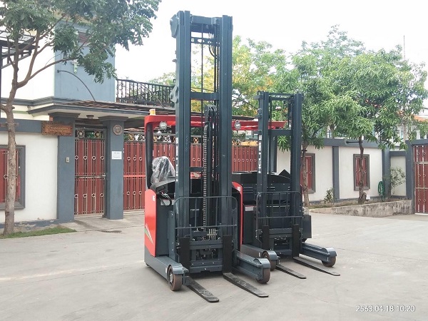 Xe nâng điện reach truck 1.5 tấn tại Bình Dương