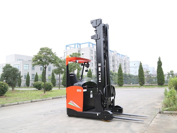 Xe nâng điện reach truck 2 tấn tại nhà máy HELI