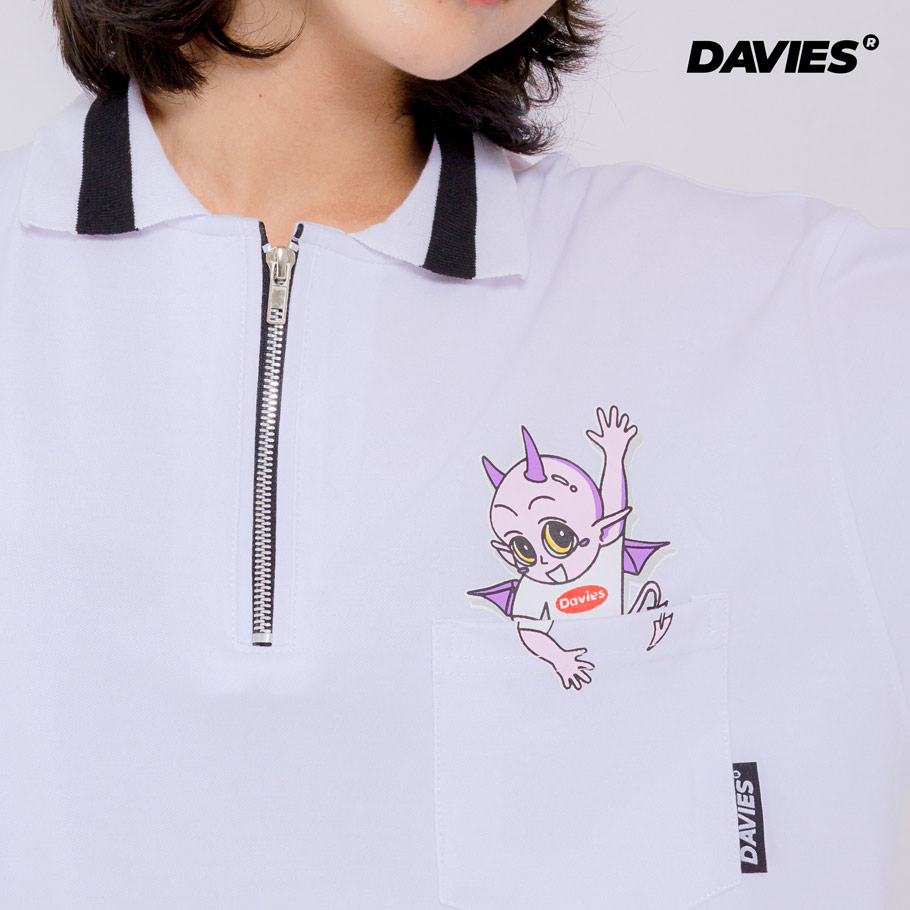 Áo polo nữ form rộng có cổ màu trắng Devil Say Hi DAVIES BRAND ® Áo Polo Nữ Form Rộng Có Cổ Màu Trắng Devil Say Hi Davies Brand ®