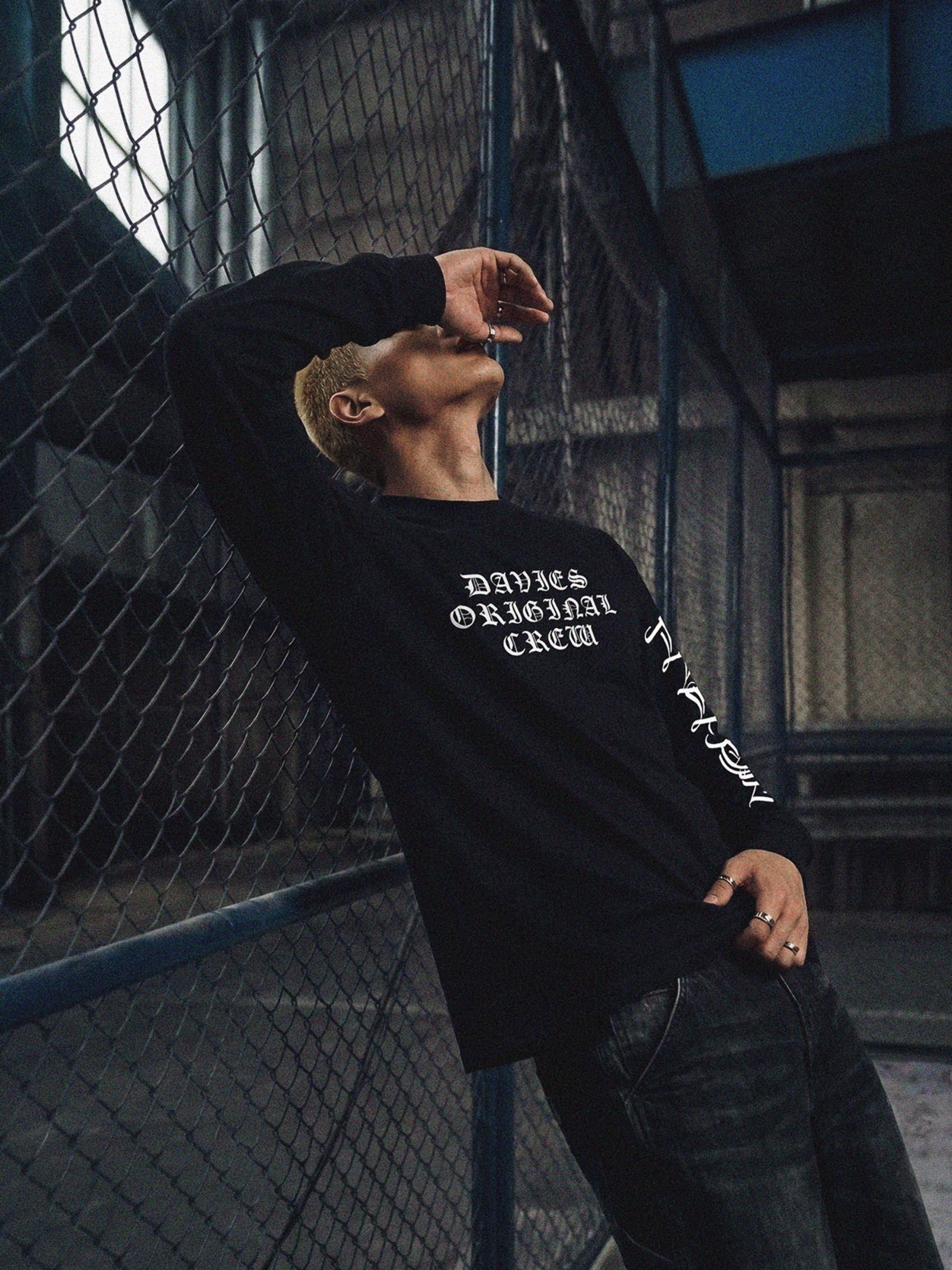 DSW Vesper Runes Regular Long Sleeve Tee - Đen