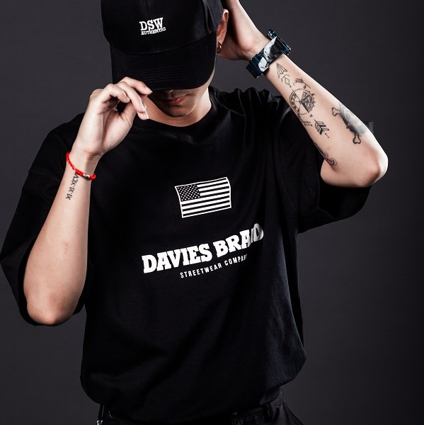 DSW TEE US