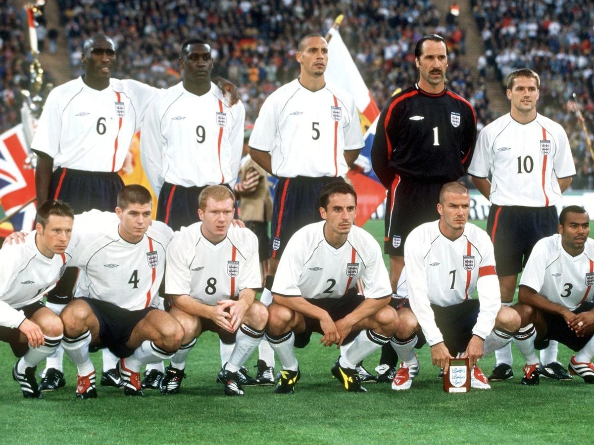 ÁO RETRO ANH TRẮNG 2001
