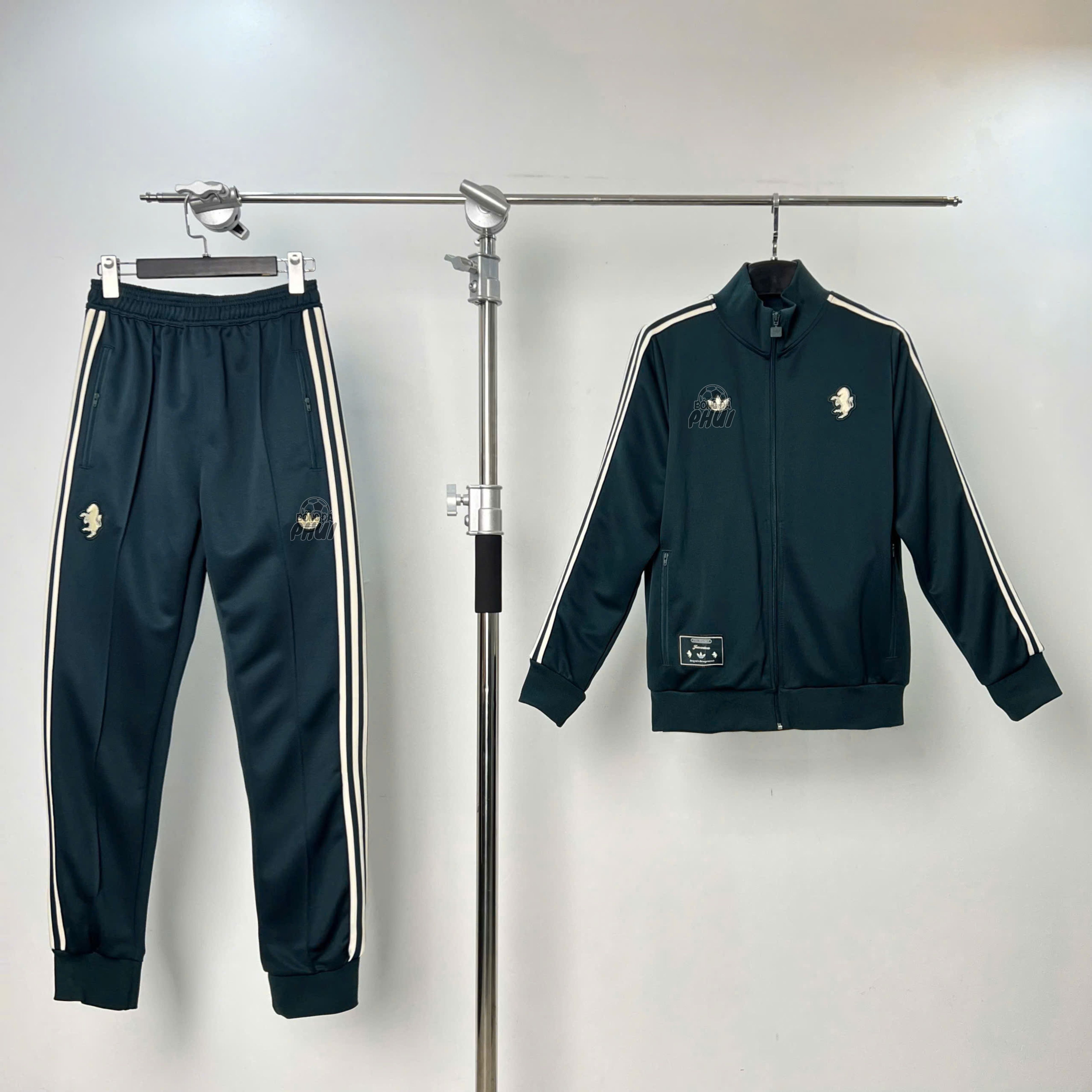 BỘ KHOÁC JUVE ĐEN 2025