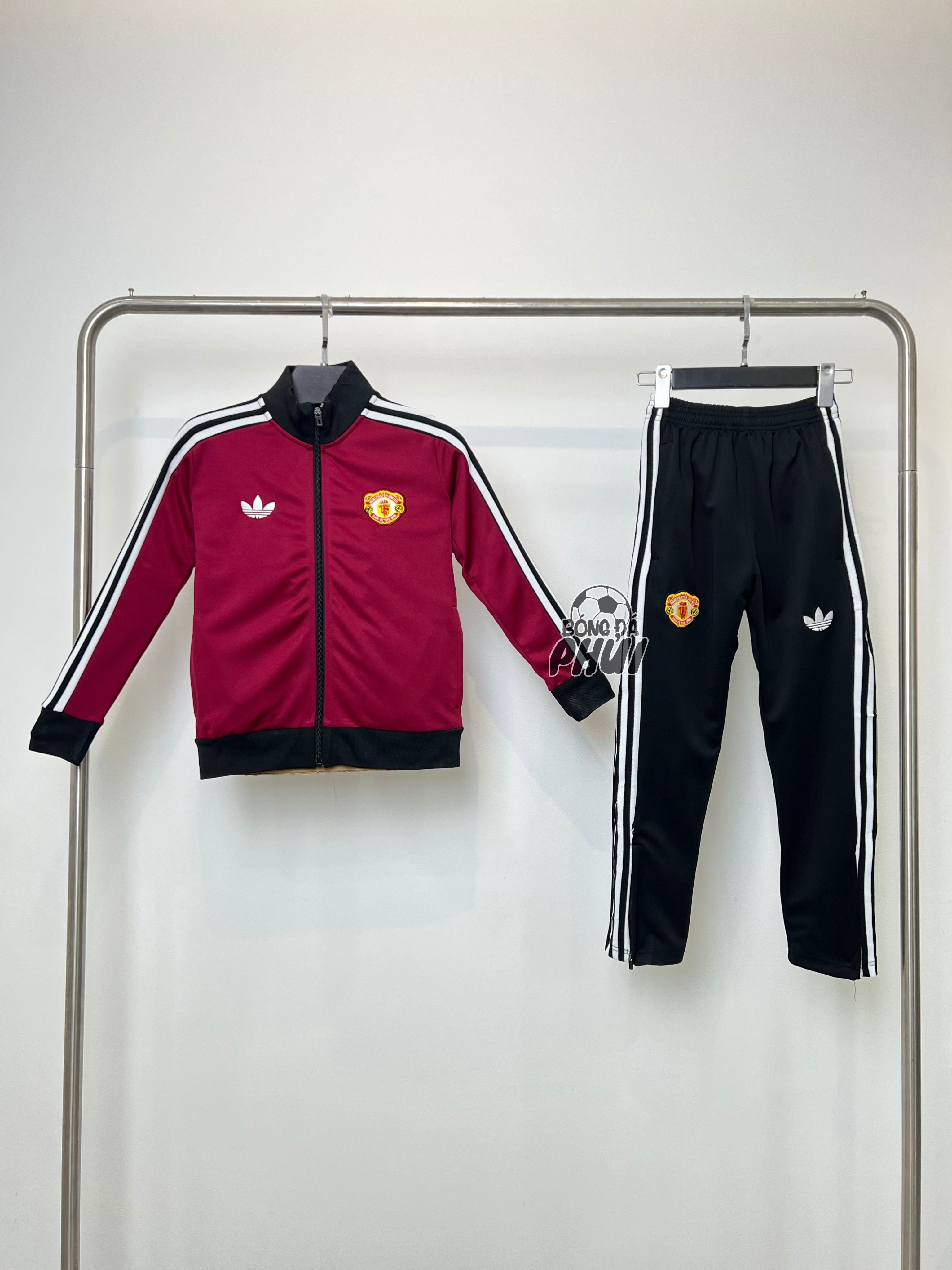 BỘ KHOÁC TE MU ĐỎ 2024