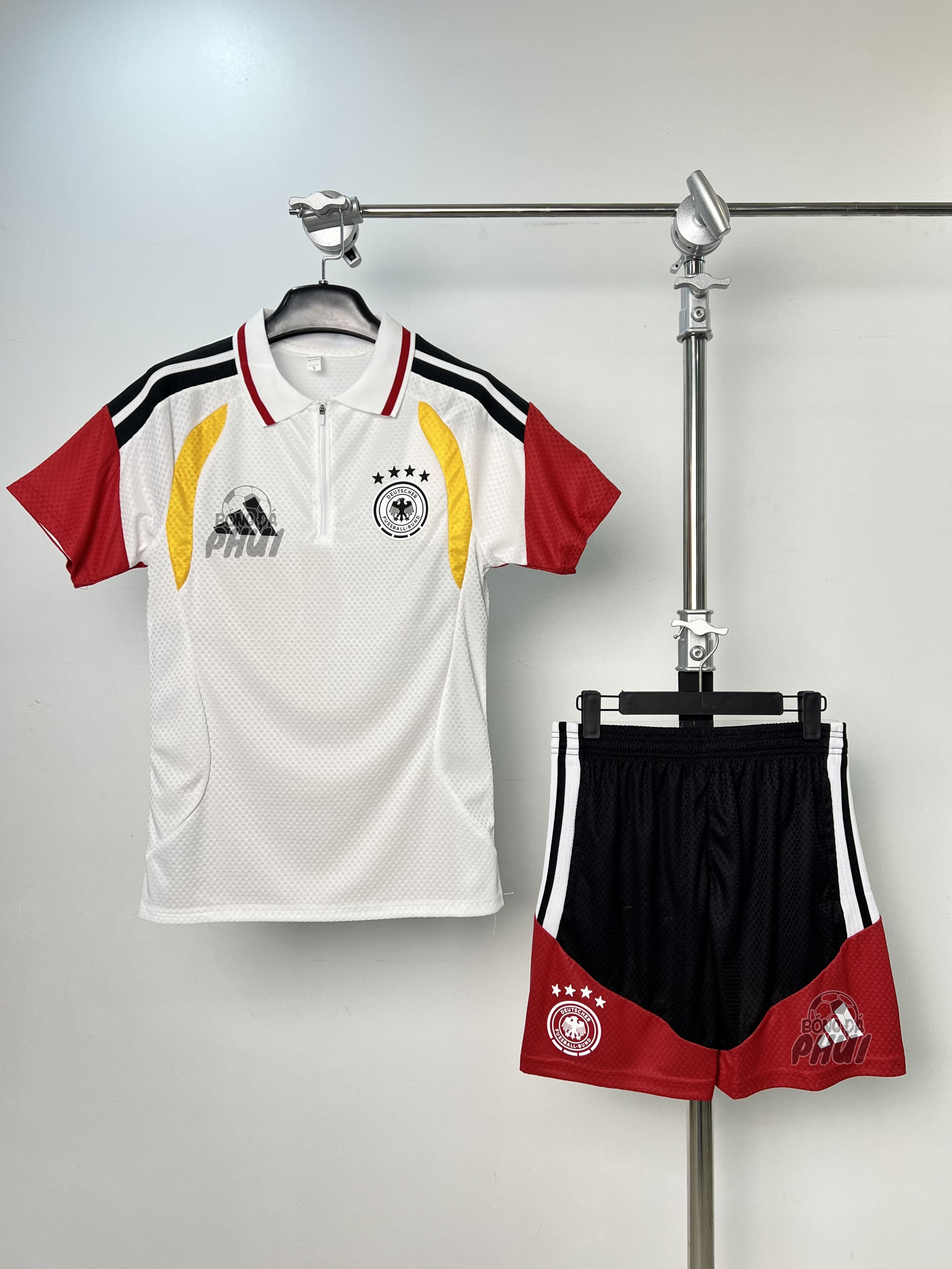 BỘ POLO ĐỨC TRẮNG 2026