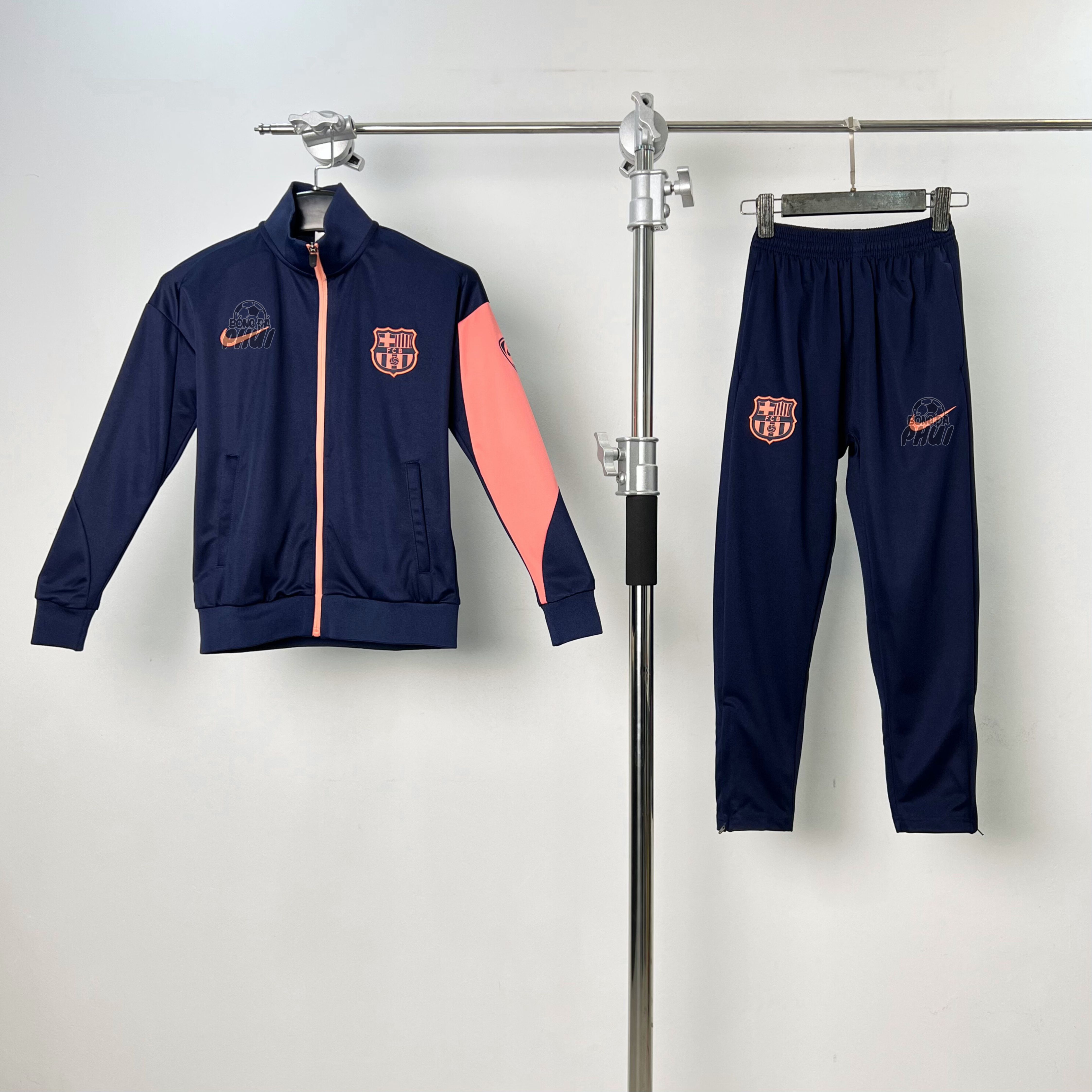 BỘ KHOÁC TE BARCA THAN 2025